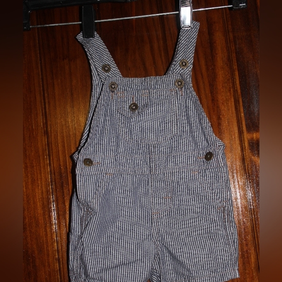 Baby train conductor style overalls by Wrangler - Picture 4 of 10